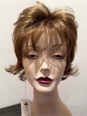 Envy Short Layered Wig “Victoria” in Warm Light Brown
